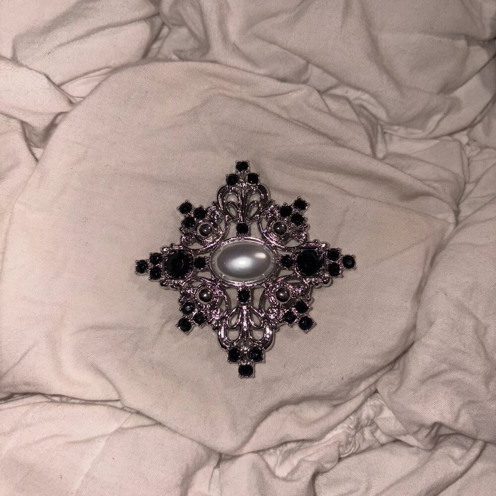 ✨ ANTHROPOLOGIE Gothic Victorian Pearl & Onyx Filigree Statement Brooch 🖤